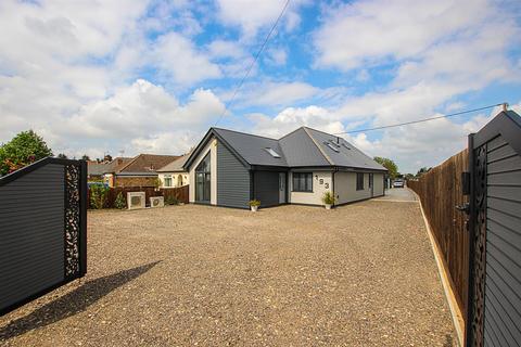 Mildenhall Road, Fordham CB7 4 bed detached house for sale