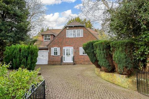 The Street, Hartlip, Sittingbourne, Kent 3 bed detached house for sale