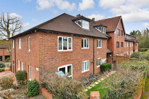 Belmont Road, Leatherhead, Surrey 2 bed flat for sale