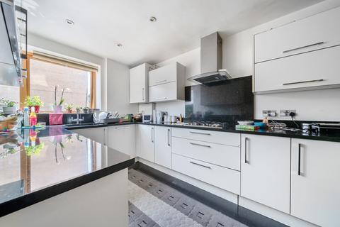 Fairweather Close, Welling, Kent 4 bed semi