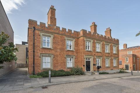 Wellesley Road, London 2 bed apartment for sale