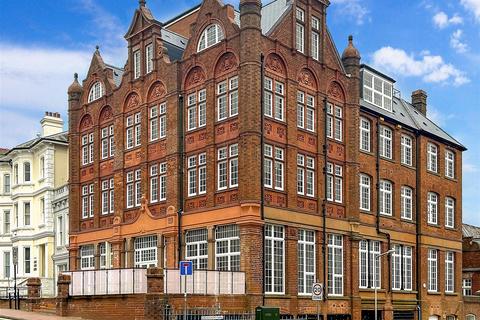 The Carriage House, Tunbridge Wells TN1 3 bed ground floor flat for sale