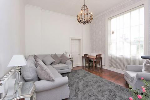 Chigwell Road, Woodford Green IG8 1 bed apartment for sale