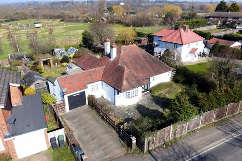 Bumbles Green, Waltham Abbey EN9 3 bed detached bungalow for sale