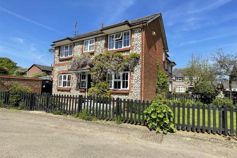 The Flintings, Hemel Hempstead HP2 3 bed semi