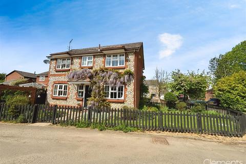 The Flintings, Hemel Hempstead HP2 3 bed semi