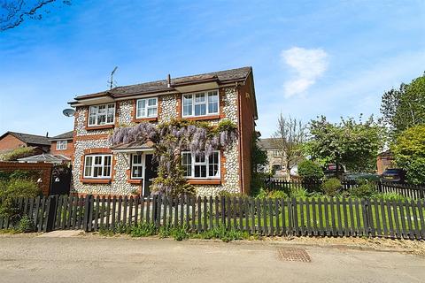 The Flintings, Hemel Hempstead HP2 3 bed semi