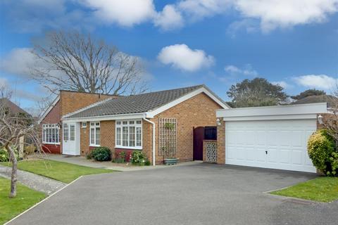 Meadway, Rustington BN16 3 bed detached bungalow for sale