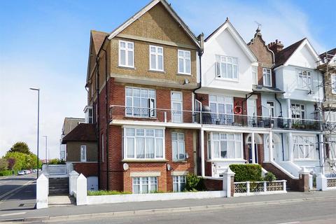 South Terrace, Littlehampton BN17 3 bed apartment for sale