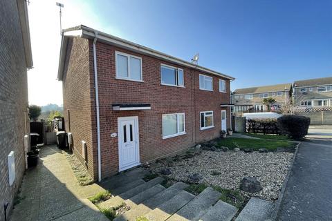 Elizabeth Way, Stowmarket IP14 3 bed semi