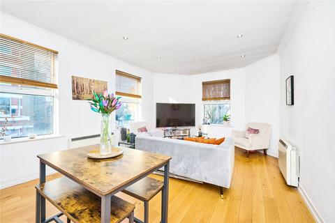 Munster Road, London, SW6 3 bed flat for sale