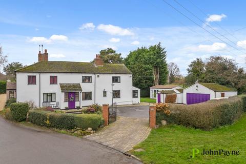 Lower Road, Barnacle, Coventry... 3 bed semi