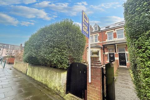 6 bedroom terraced house for sale