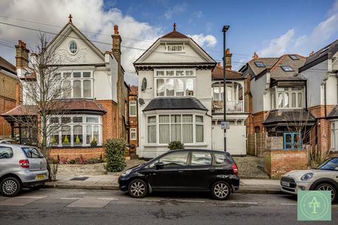 Compton Road, London, N21 2 bed flat for sale