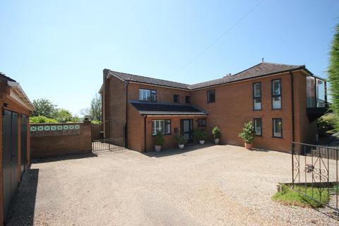 6 bedroom detached house for sale