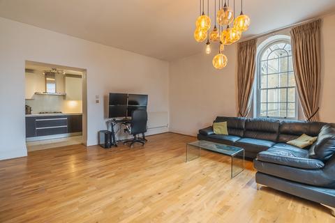 Royal Drive, London N11 3 bed apartment for sale