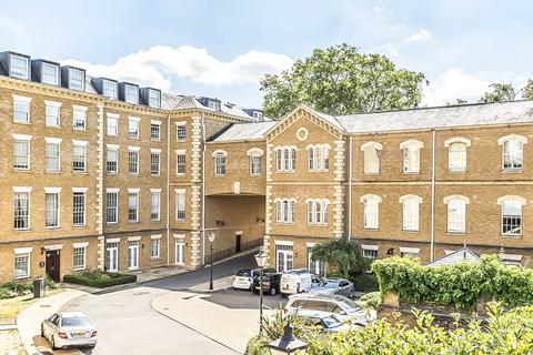 Royal Drive, London N11 1 bed flat for sale