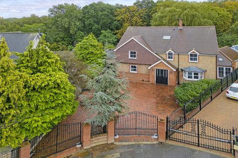 Ripley View, Essex IG10 6 bed detached house for sale