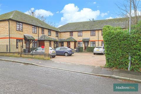 Westfield Park Drive, Woodford Green IG8 2 bed apartment for sale