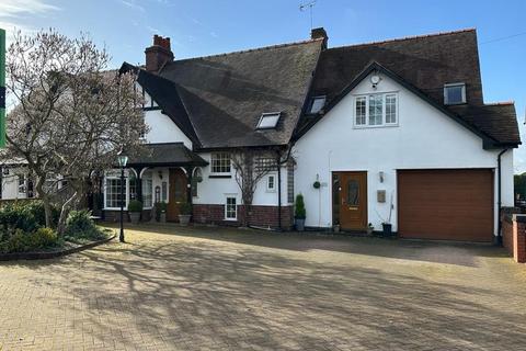 6 bedroom semi-detached house for sale