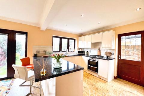 Abbey Wood Lane, Rainham, RM13 4 bed semi