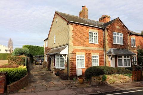 2 bedroom semi-detached house for sale