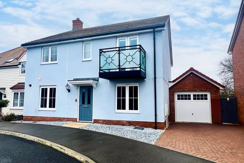 The Creek, Walton on the Naze, CO14 5 bed detached house for sale