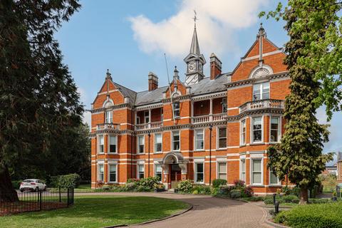 Prospect House, Grove Close, Epsom 2 bed flat for sale
