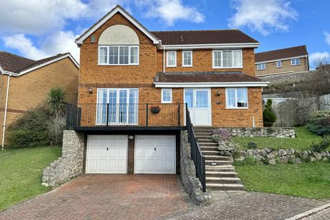 Avery Hill, Kingsteignton 5 bed detached house for sale