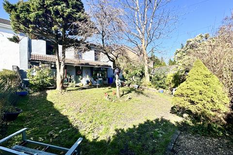 6 bedroom semi-detached house for sale