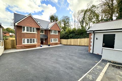 6 bedroom detached house for sale