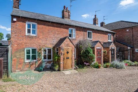 Aylesbury HP17 3 bed cottage for sale