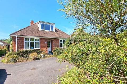 Pitmore Lane Lymington SO41 8LL 3 bed bungalow for sale