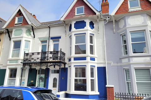 5 bedroom terraced house for sale