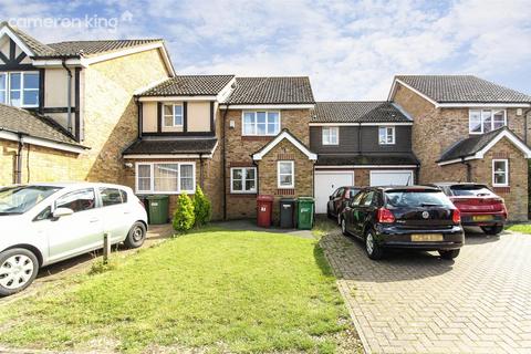 Ferrers Close, Cippenham 3 bed link detached house for sale