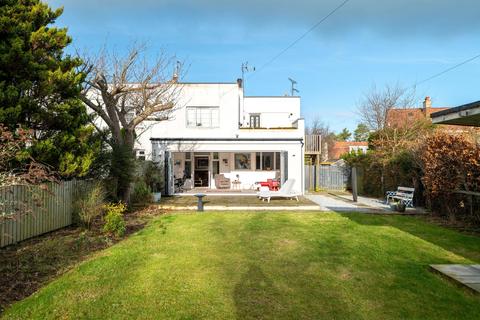Buchanan Gardens, St. Andrews 2 bed apartment for sale
