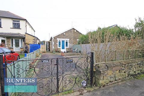 Tyersal Avenue Tyersal, Bradford... 2 bed semi
