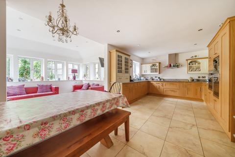 6 bedroom detached house for sale