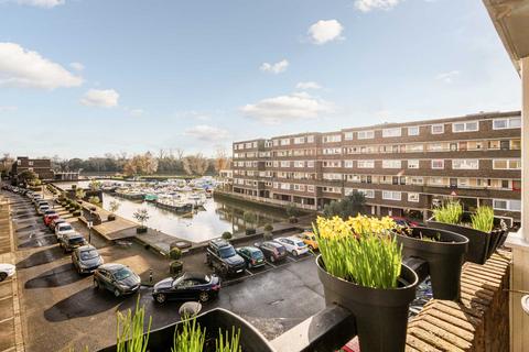 Romulus Court, Brentford Dock 3 bed apartment for sale