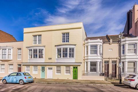Broad Street, Old Portsmouth 3 bed townhouse for sale