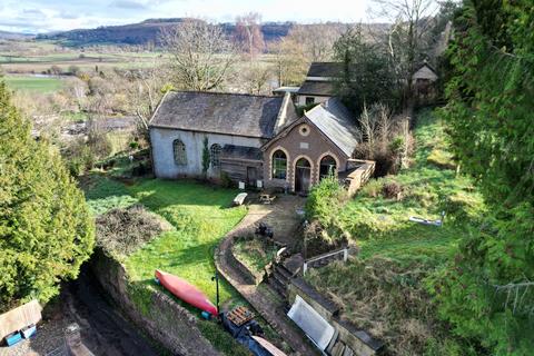 5 bed detached house