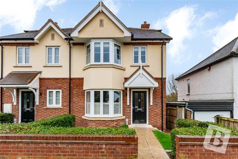 Westwood Avenue, Brentwood, Essex, CM14 3 bed semi