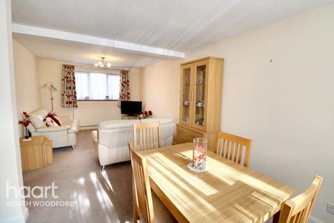 Morgan Way, Woodford Green 2 bed apartment for sale