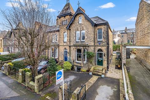 Grove Road, Ilkley, West Yorkshire, LS29 5 bed end of terrace house for sale