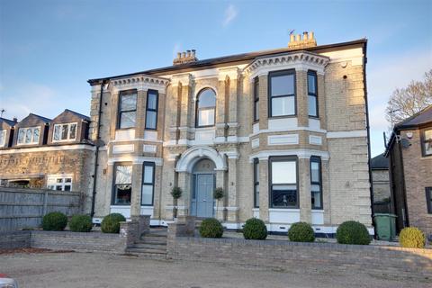 3 Grassdale Park, Brough 2 bed apartment for sale