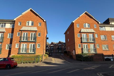 St. Leonards Road, Windsor, Berkshire 2 bed apartment for sale