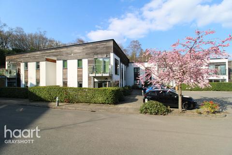 Wispers Lane, Haslemere 2 bed apartment for sale