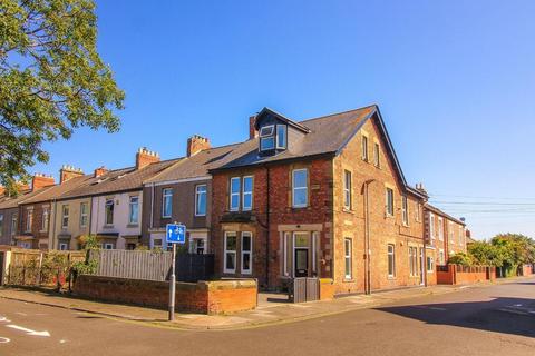 5 bedroom end of terrace house for sale