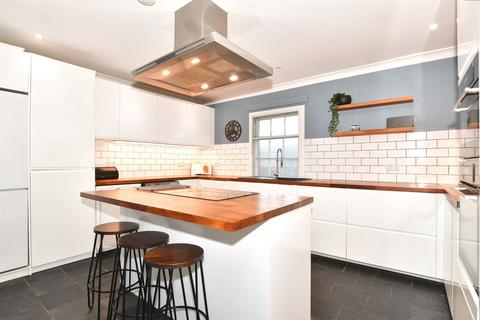 The Broadway, Maidstone, Kent 2 bed apartment for sale