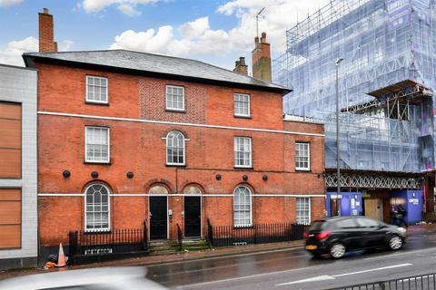 The Broadway, Maidstone, Kent 2 bed apartment for sale